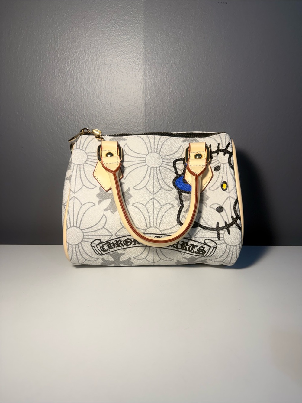 Inspired White Floral Print Top-Handle Bag with Beige Trim - Picture 2 of 4
